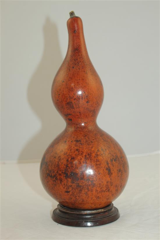 A Chinese gourd and rosewood stand, 19th century, total height 28.5cm